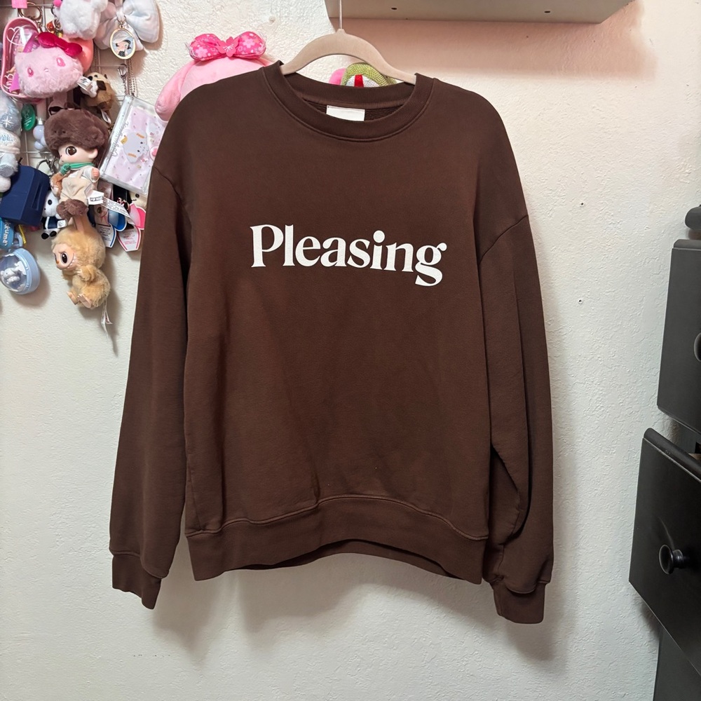 The Pleasing Crewneck in Brown Size Medium